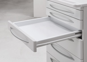 Schrankzeile mit Waschbecken und Instrumentenschrank Schrankzeile mit Waschbecken und Instrumentenschrank