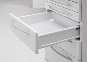 Schrankzeile mit Waschbecken und Instrumentenschrank Schrankzeile mit Waschbecken und Instrumentenschrank