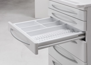 Schrankzeile mit Waschbecken und Instrumentenschrank Schrankzeile mit Waschbecken und Instrumentenschrank